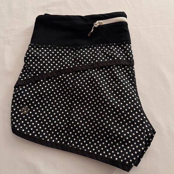 Lululemon speed short 2.5”,*LR, 2-Way Stretch, Size 4 - Picture 7 of 8